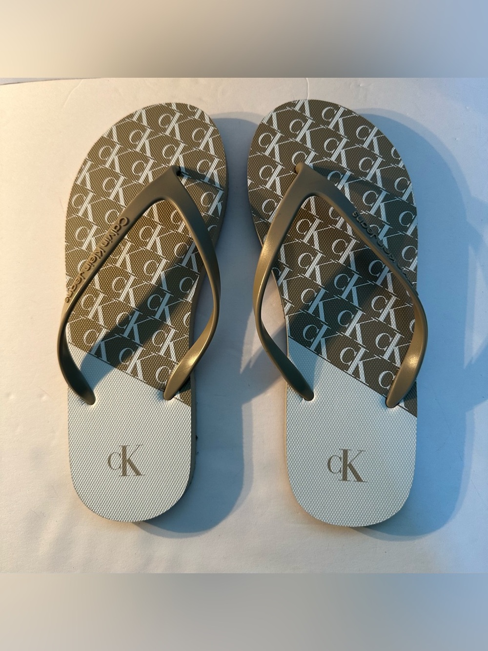 Calvin Klein Jeans Women’s Flip Flops Beige Size 7 New